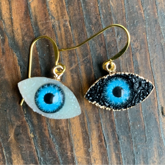 🧿NWT ✨ Evil Eye Earrings Mismatched✨ ✨Hand Crafted ✨Halloween Earrings ✨🧿 - Picture 4 of 5